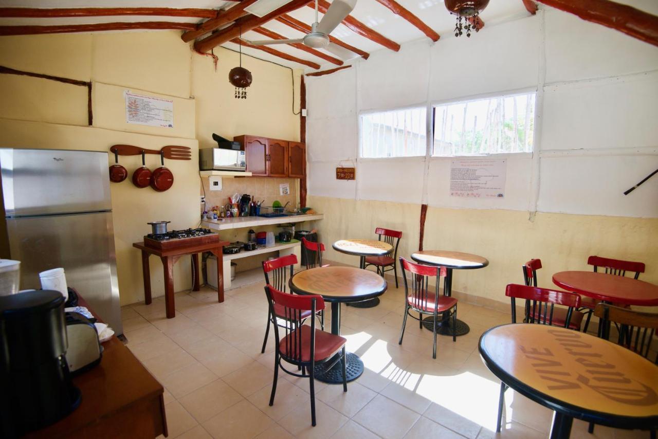 Hostal Golden Paradise *