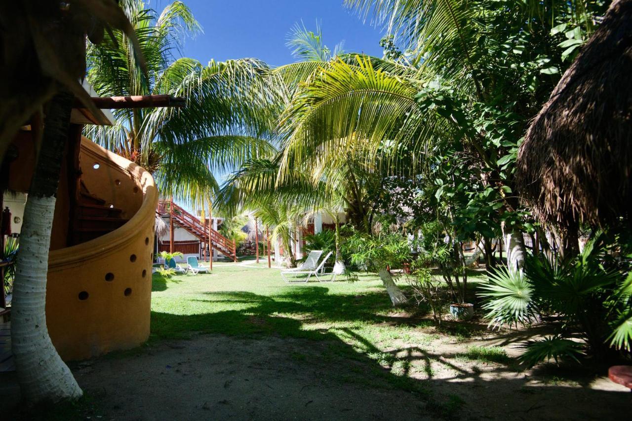 Golden Paradise Hostal *